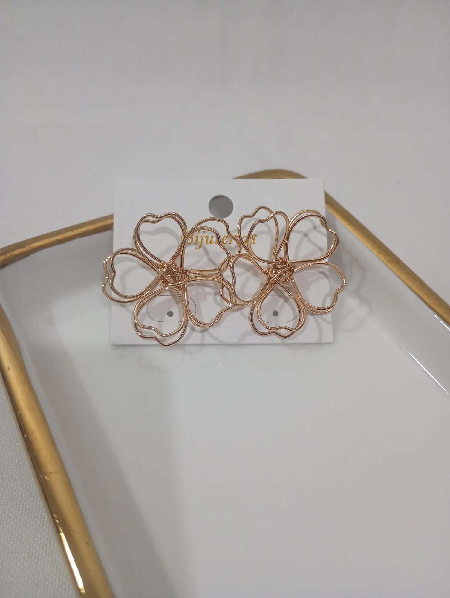 brinco formato de flor aramado — foto 1
